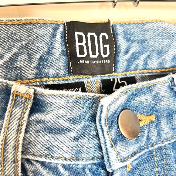 BDG Toothpick High Rise Slightly Distressed Straight Leg Jean Medium Wash 25 - Picture 12 of 14